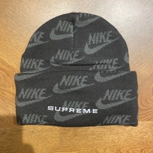 Supreme x Nike Jacquard Beanie
